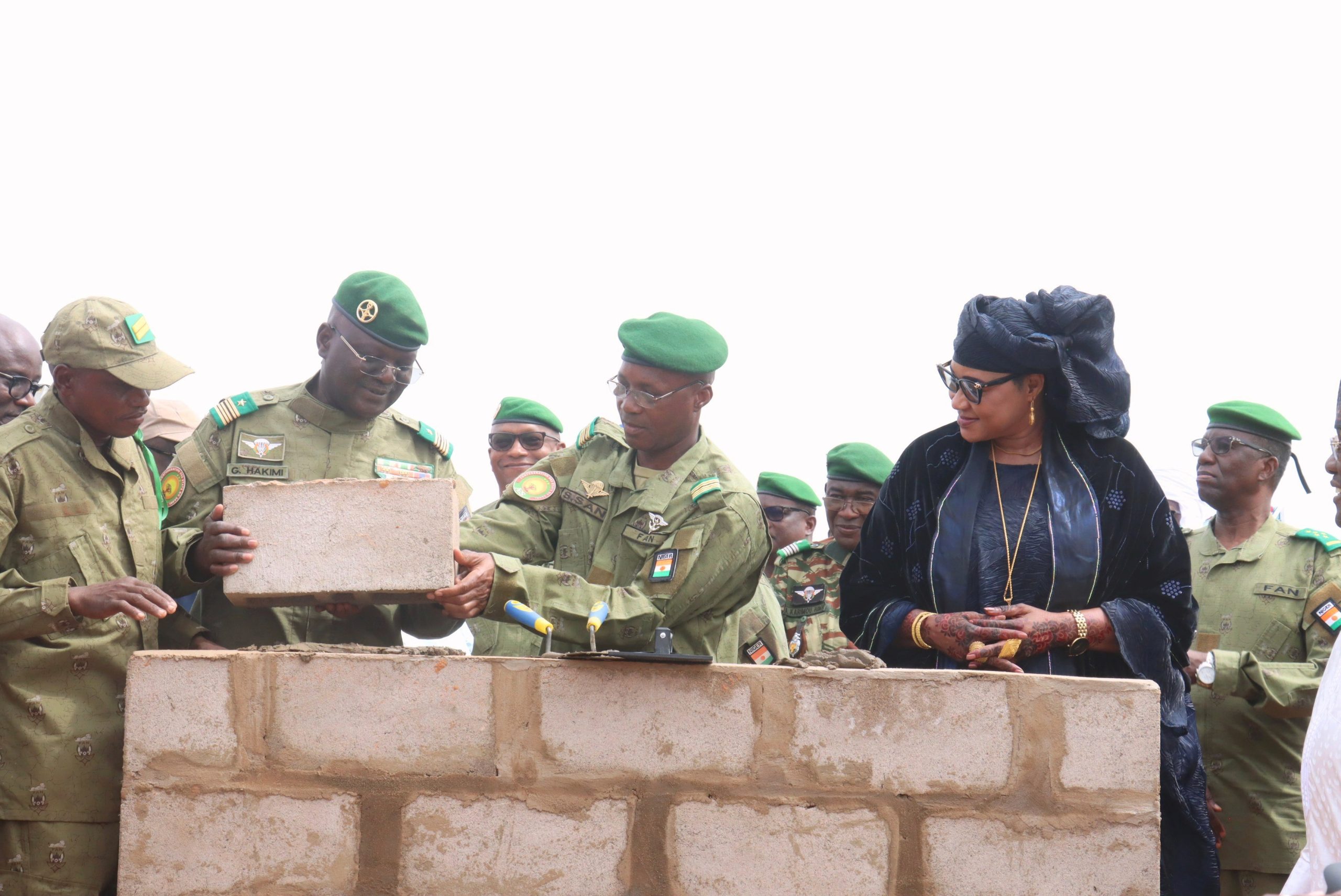 Le Niger lance la construction d'une unité de confection militaire à Niamey