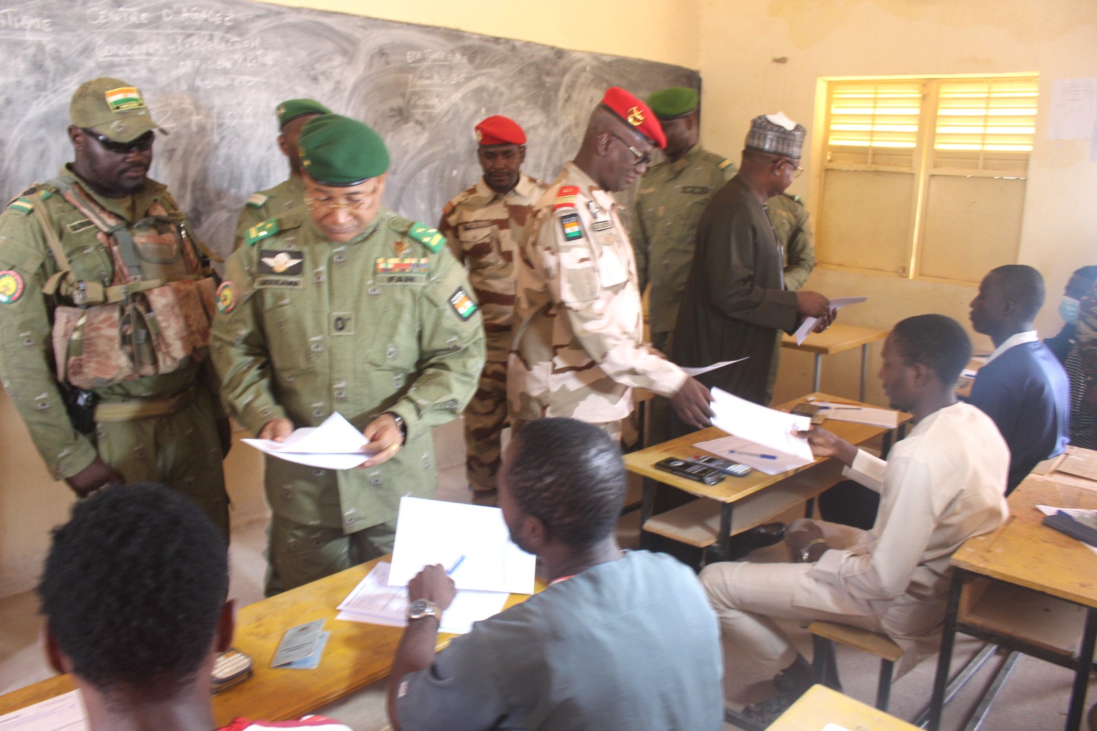 Examens d'aptitude pour le recrutement militaire à Agadez