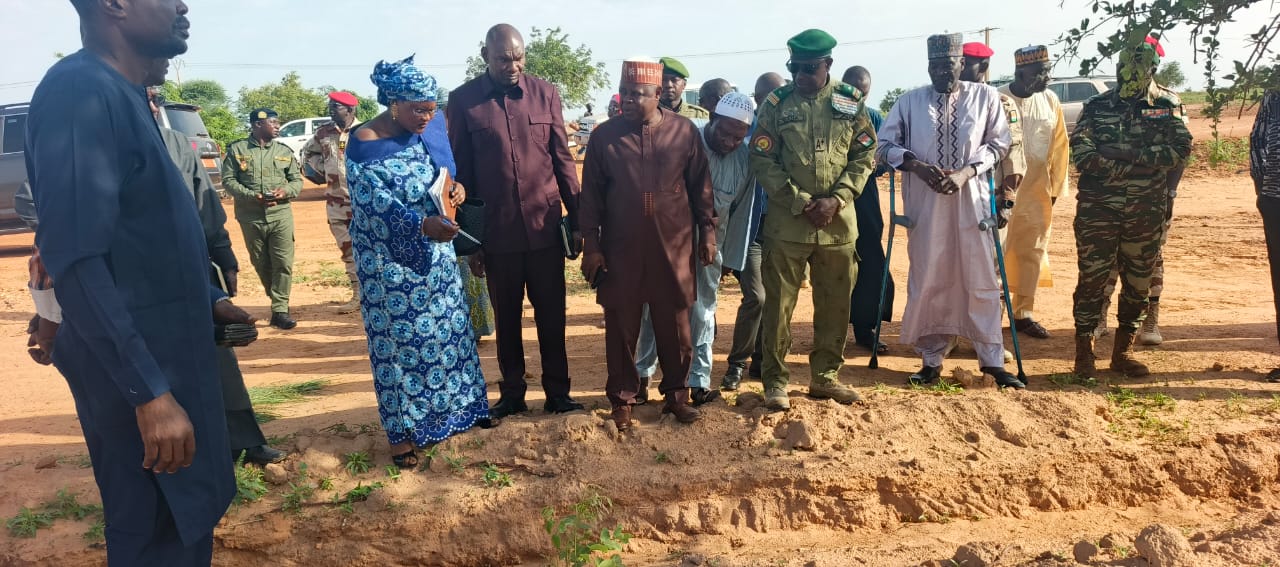 Le Ministre de l'Enseignement Supérieur visite les chantiers universitaires à Dosso et évalue l'avancement des infrastructures clés