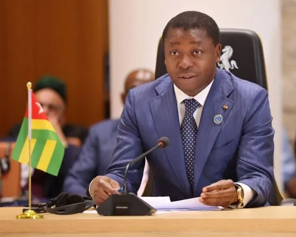Le Togo supprime les visas pour les ressortissants africains, visant un rôle de hub régional
